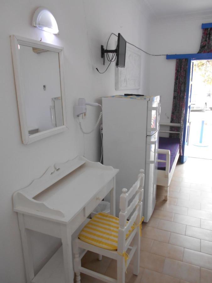 The Three Anchors Rooms Emporio  Екстериор снимка